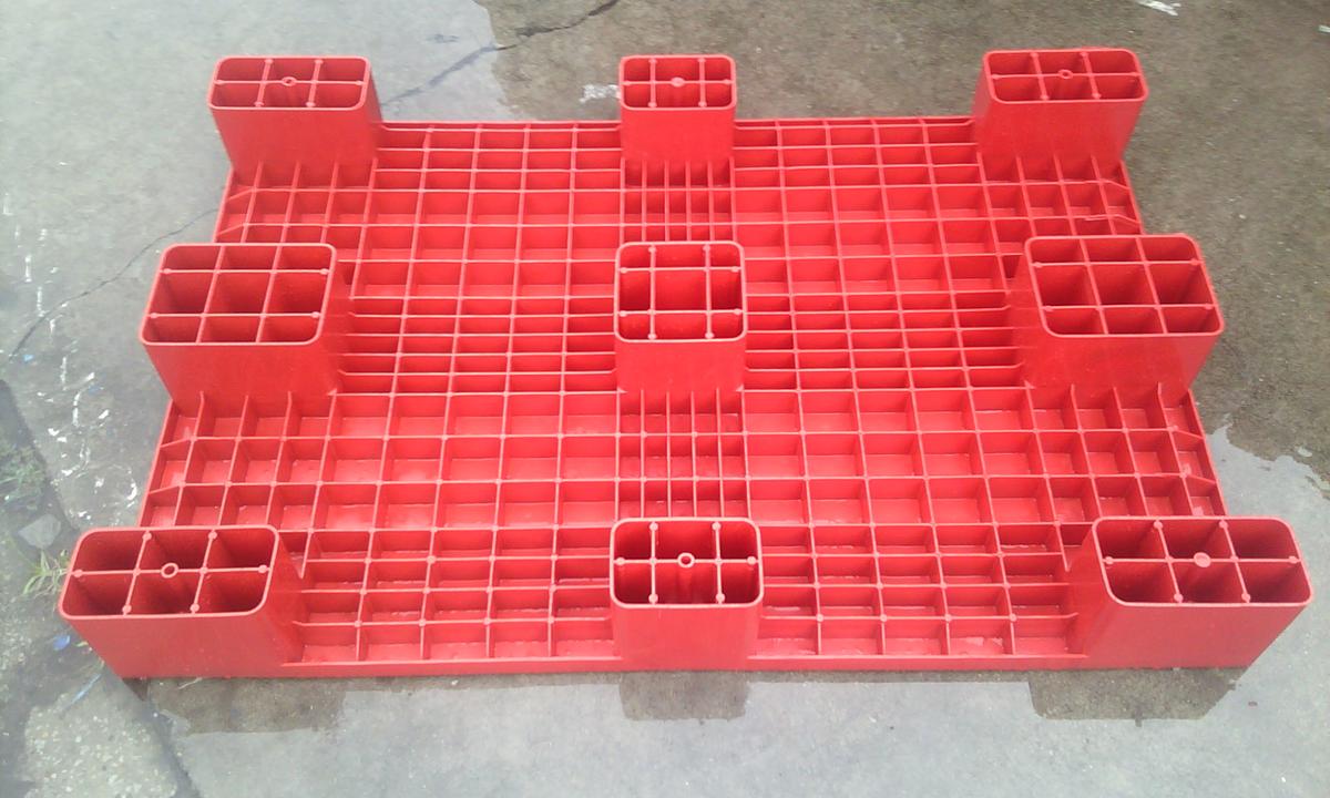 plastic pallet manufacturer