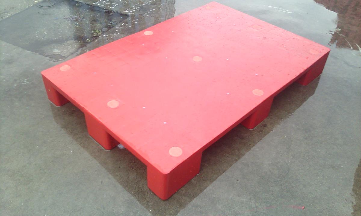 plastic pallet manufacturer