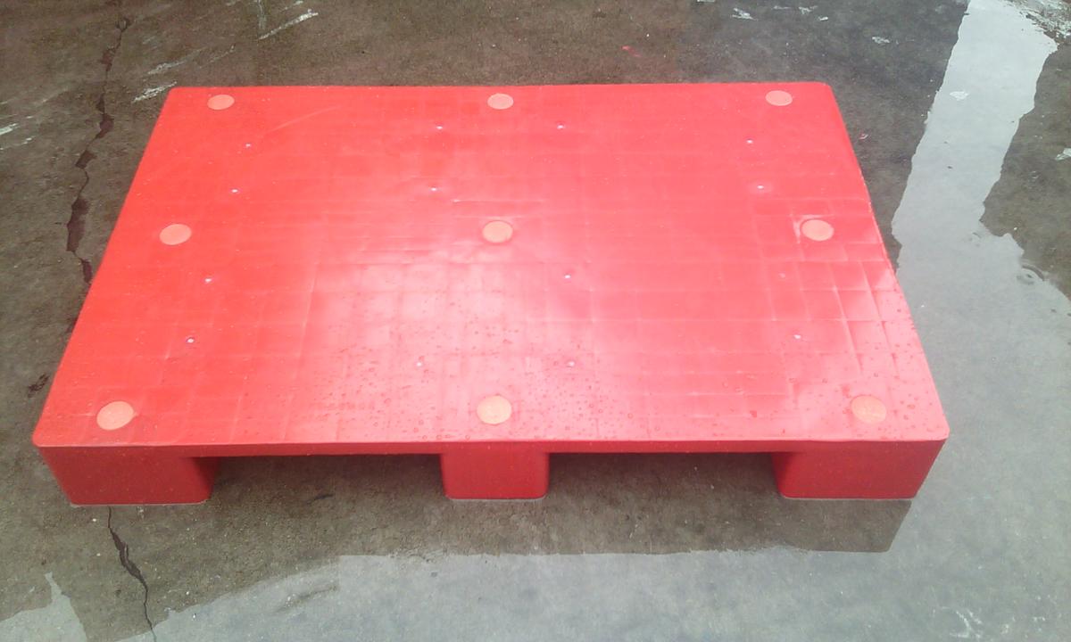 plastic pallet manufacturer