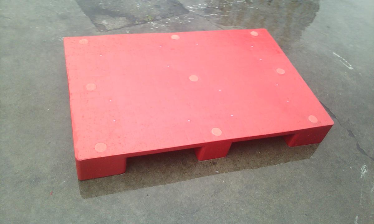 plastic pallet manufacturer