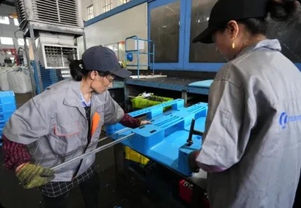 Quality control inspection for plastic pallets and storage containers